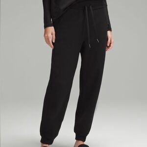 Scuba High-Rise Relaxed Jogger